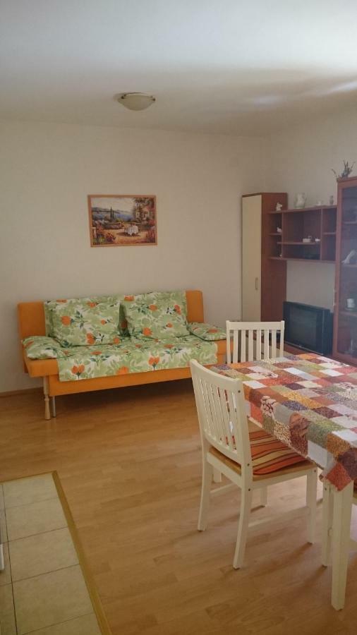 Apartment Orange